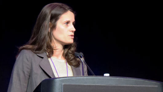 Susanna Naggie del Instituto de Investigación Clínica Duke, en su intervención en la CROI 2014. Foto: Liz Highleyman , hivandhepatitis.com.